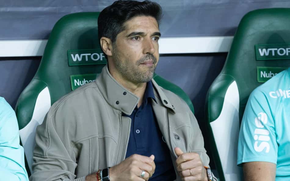 Abel Ferreira, técnico do Palmeiras, no banco de reservas durante Palmeiras x Corinthians.