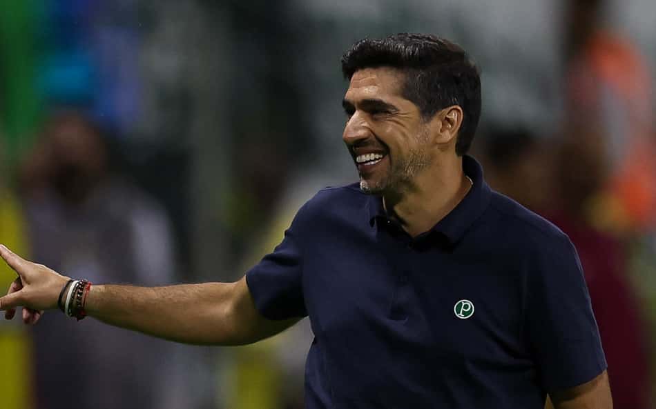 Abel Ferreira sorri na goleada do Palmeiras sobre o Corinthians (Foto: Cesar Greco/Palmeiras)
