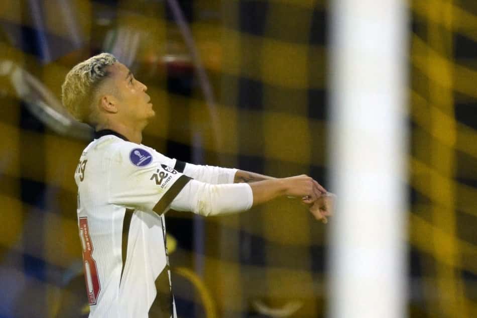 Adson comemora o gol do triunfo do Vasco sobre o Boca (Foto: JUAN MABROMATA / AFP)