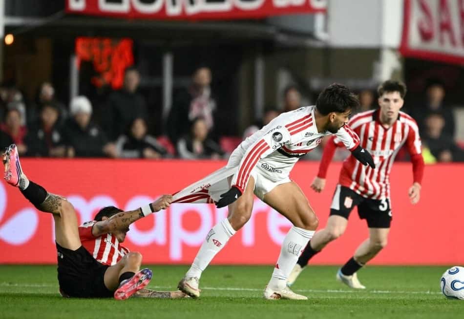 Lucas Paquetá em Estudiantes x Flamengo