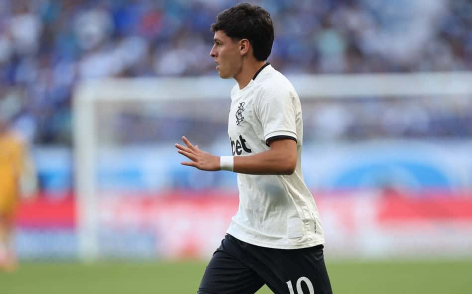 Álvaro Montoro, do Botafogo, em ação contra o Cruzeiro