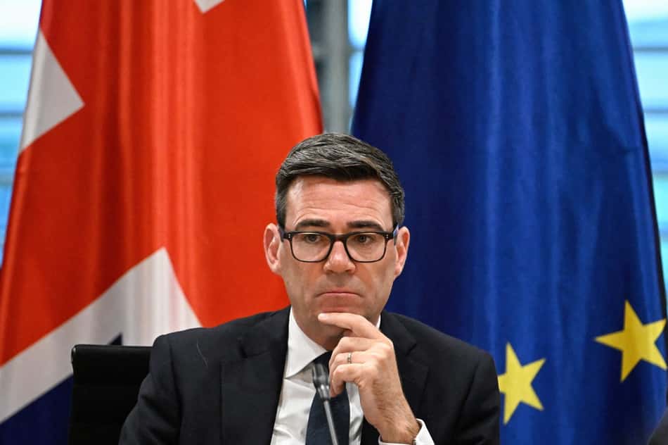 Andy Burnham é o primeiro-ministro da Grã-Bretanha (Foto: Tobias SCHWARZ / AFP)