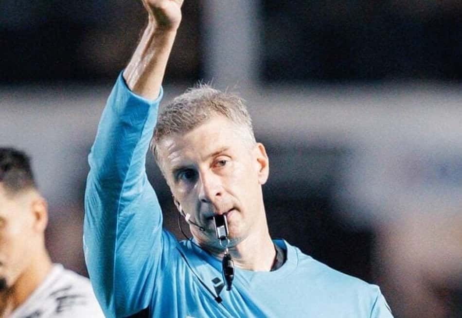 Árbitro Anderson Daronco expulsa Jorginho do Flamengo