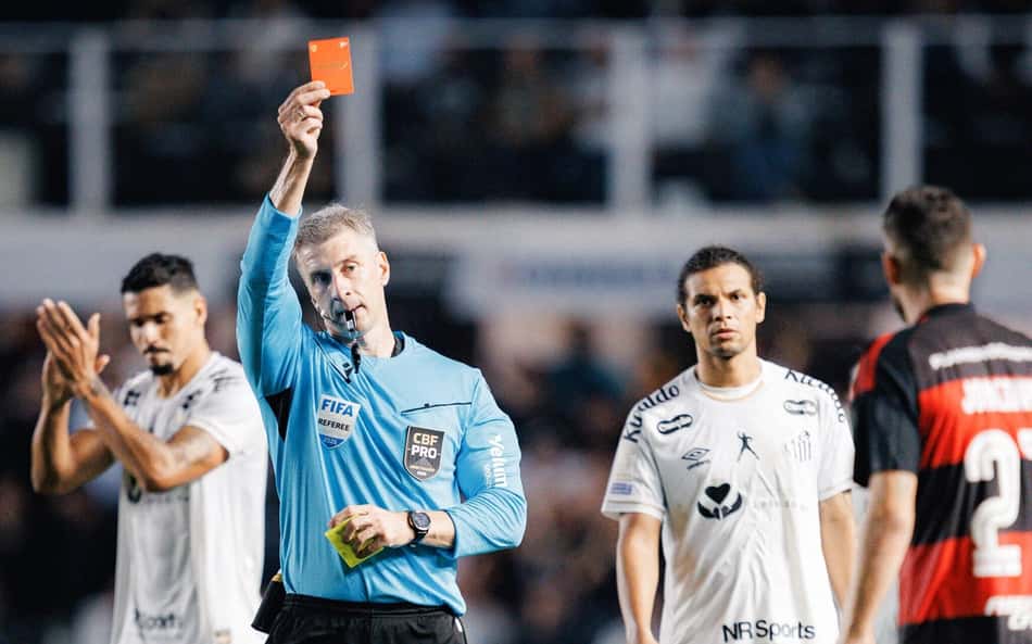 Flamengo faz críticas duras à arbitragem contra o Santos e aponta prejuízos pelo título