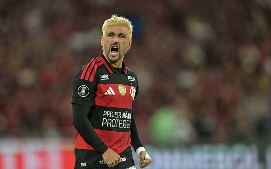 Arrascaeta em ação durante partida do Flamengo