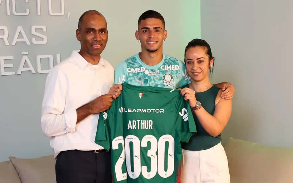 Palmeiras renova contrato com Arthur até 2030: 'Clube onde cresci'
