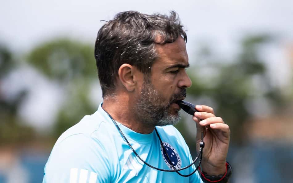 Provável escalação do Cruzeiro: Artur Jorge pode promover mudança no ataque