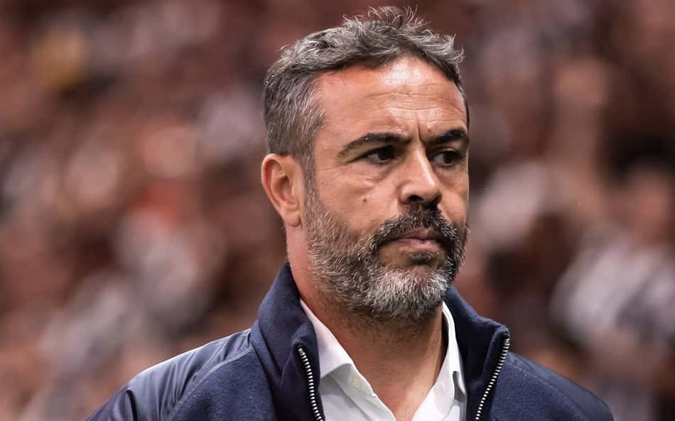 Artur Jorge na Arena MRV, Atlético-MG x Cruzeiro.