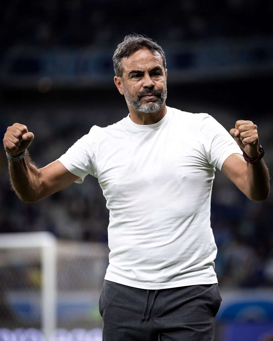 Artur Jorge comemora vitória (Foto: Gustavo Aleixo/Cruzeiro)