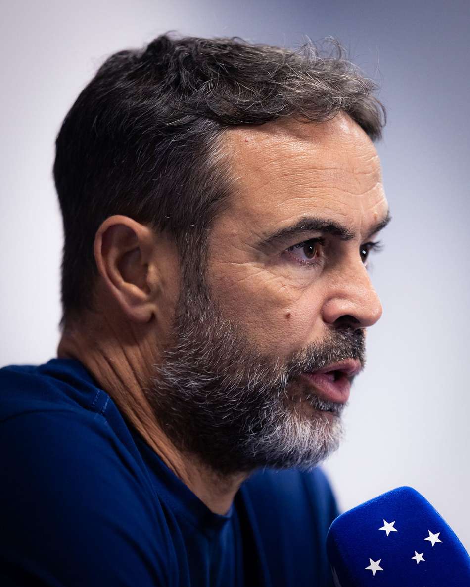 Artur Jorge em coletiva do Cruzeiro (Foto: Lucas Bubols/Cruzeiro)