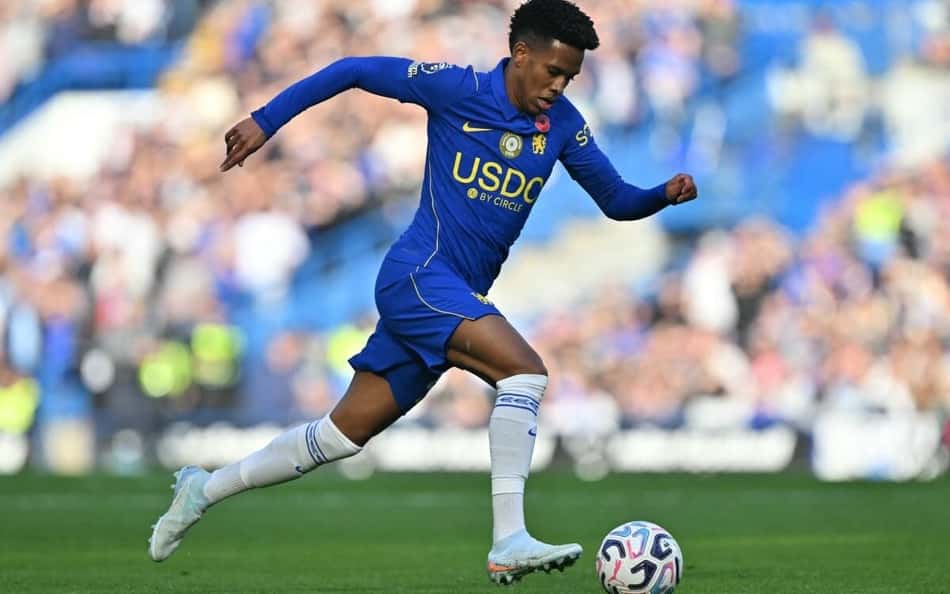 Atacante teve um gol anulado em poucos minutos de jogo (Foto: Glyn KIRK / AFP)