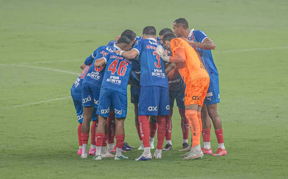 Elenco do Bahia reunido antes da partida contra o São Paulo