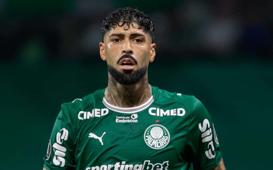 Barboza em ação durante partida do Palmeiras