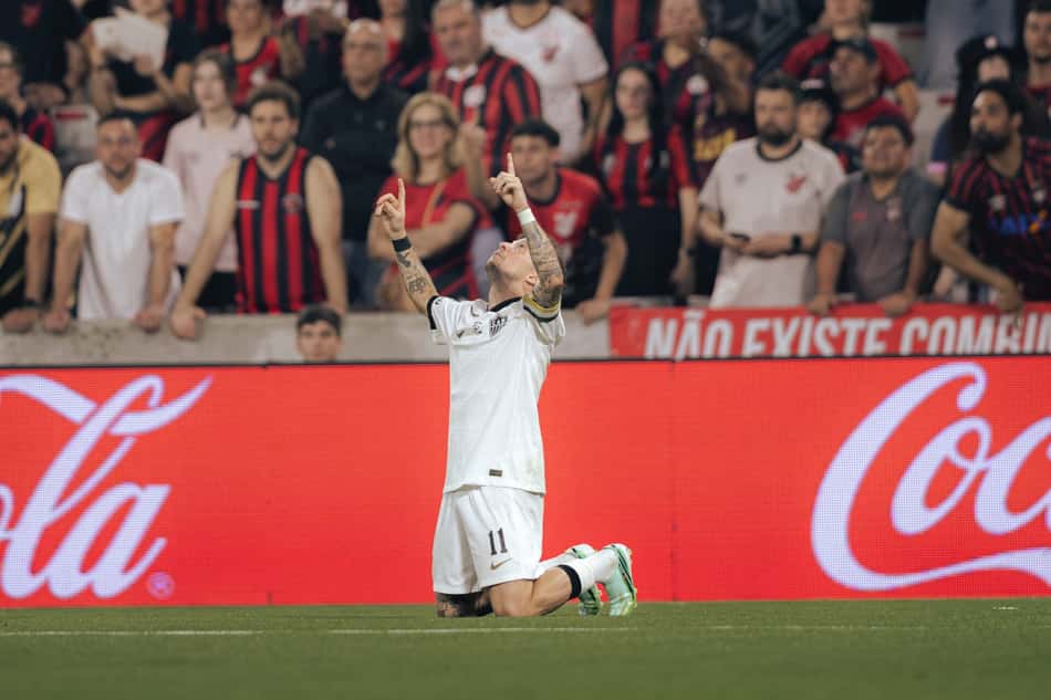Bernard comemora gol (Foto: Pedro Souza / Atlético)
