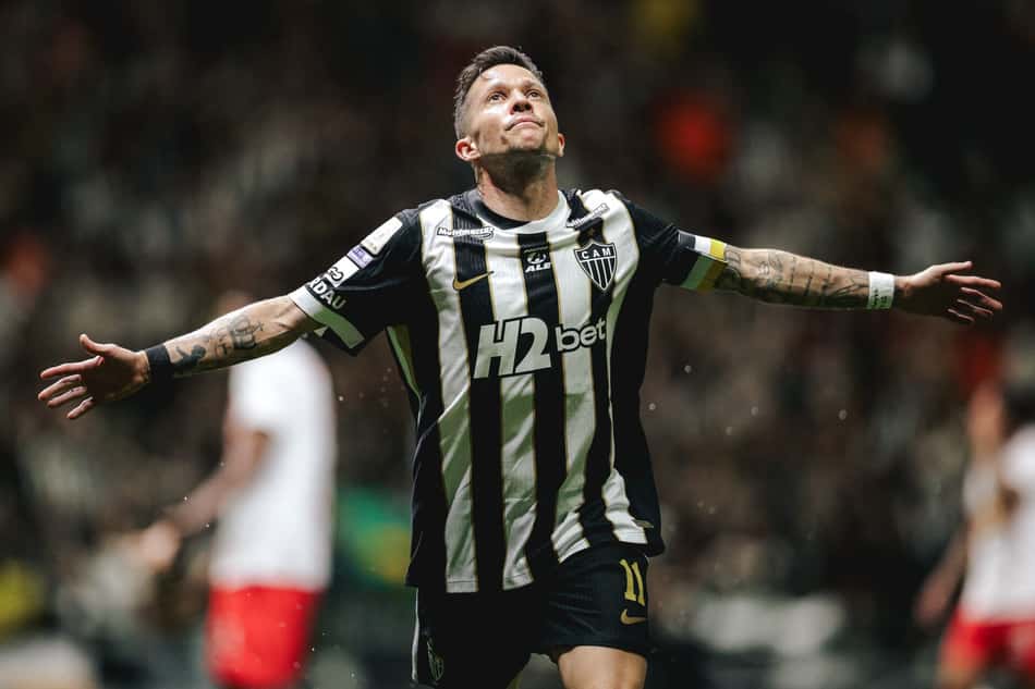 Bernard celebra gol contra o Bragantino (Foto: Pedro Souza / Atlético)