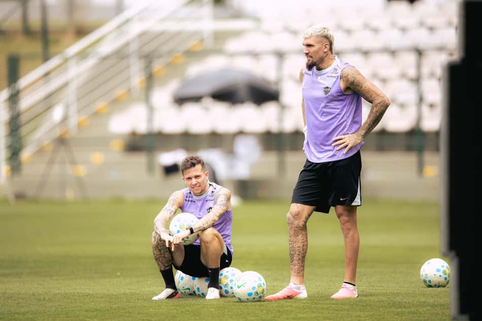 Bernard e Lyanco em treinamento (Foto: Pedro Souza / Atlético)