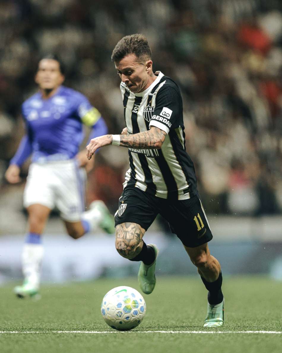 Bernard em Galo x Cruzeiro (Foto: Pedro Souza / Atlético)