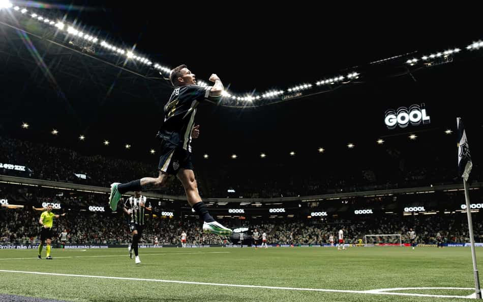 Bernard celebra gol contra o Bragantino (Foto: Pedro Souza / Atlético)