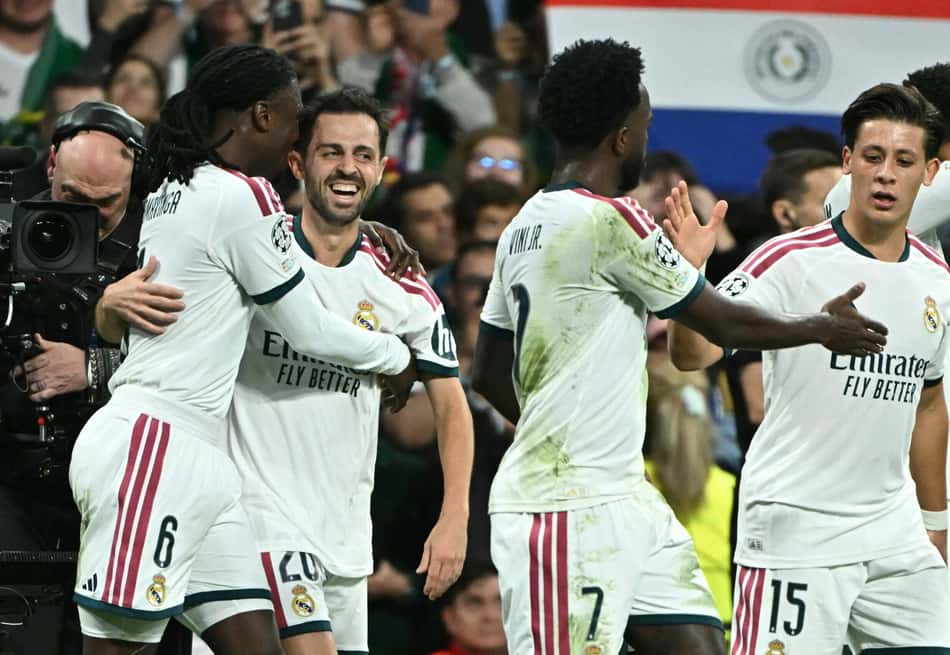 Bernardo Silva é celebrado pelos companheiros após abrir o placar para o Real Madrid contra o RB Leipzig pela Champions