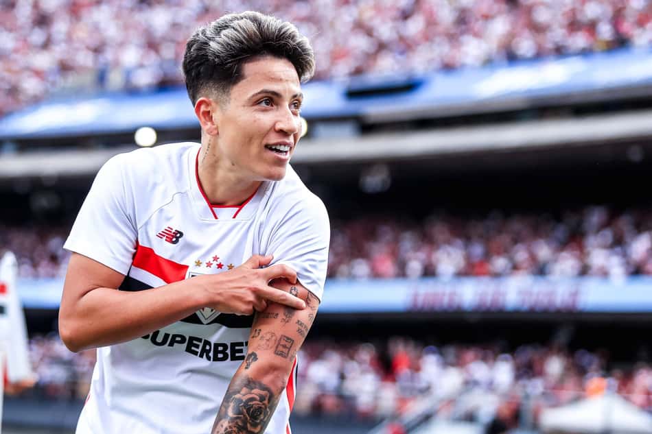 Bia Menezes celebra gol do São Paulo contra o Corinthians pela final do Brasileirão feminino