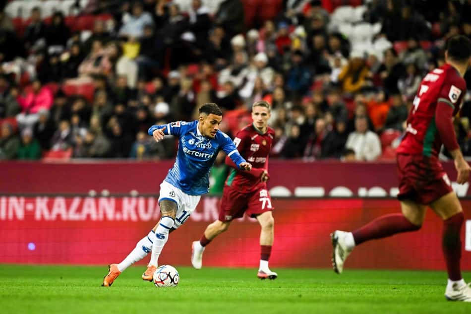 Bitello em ação pelo Dínamo de Moscou contra o Rubin Kazan, pelo Campeonato Russo