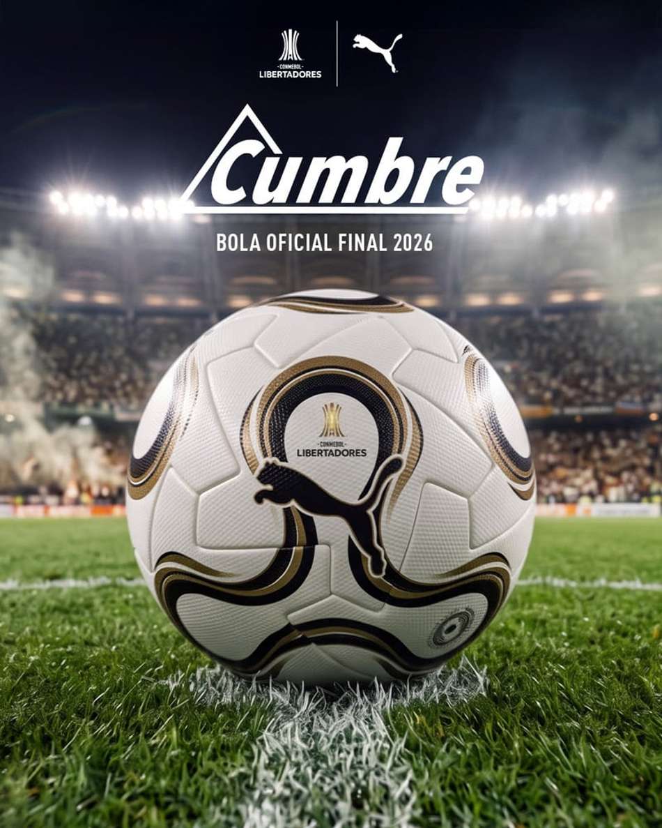 Bola oficial da final da Libertadores 2026, com logotipo da competição e marca Puma, em estádio.