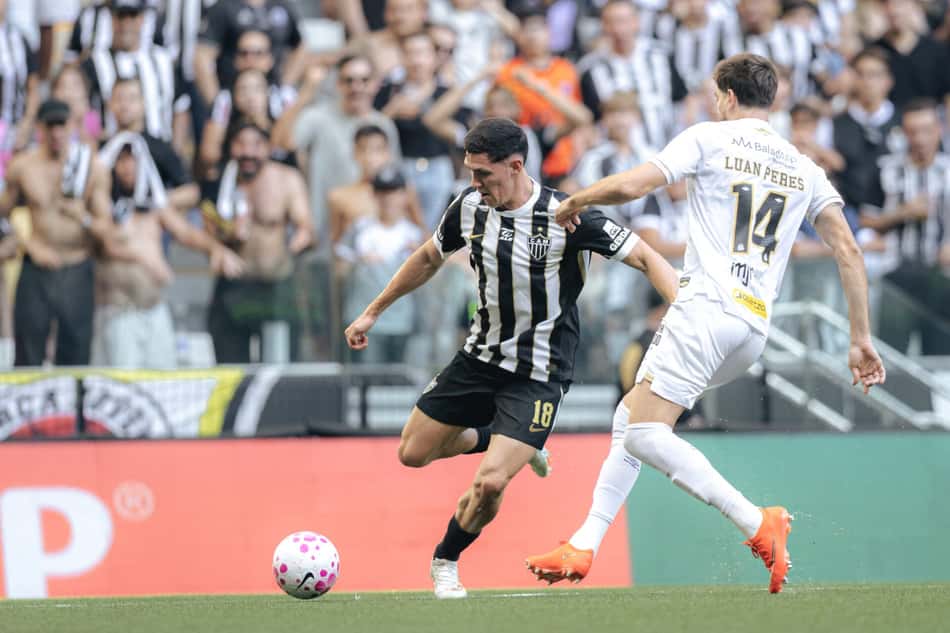 Borbas e Luan Peres em Galo x Santos (Foto: Pedro Souza / Atlético)