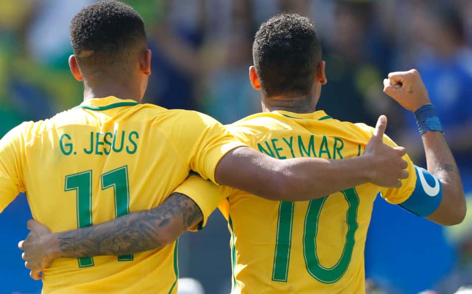 Gabriel Jesus e Neymar comemoram gol do Brasil nas Olimpíadas de 2016