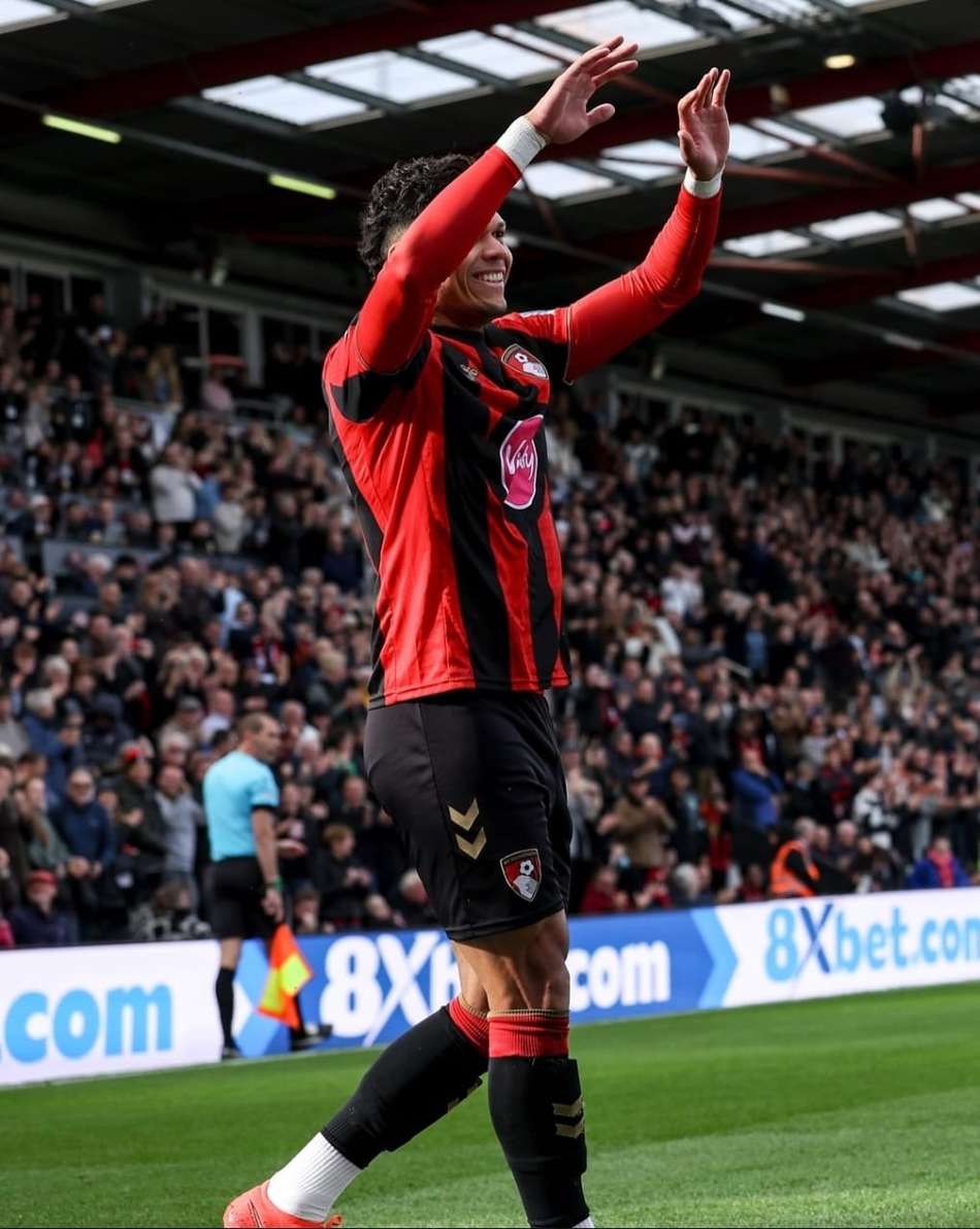 Evanilson esteve presente na vitória histórica pela Liga Europa (Foto: Divulgação/AFC Bournemouth)