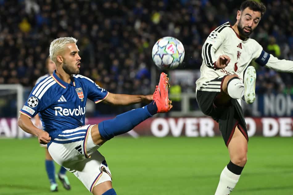 Bruno Fernandes em chute durante duelo da Champions League contra jogador adversário.
