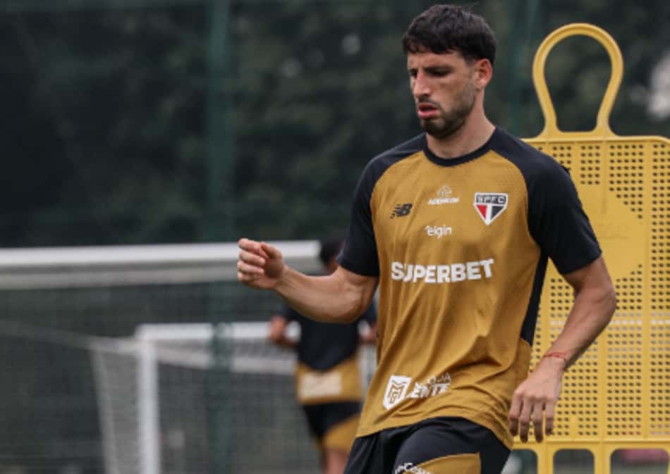 Calleri com a camisa do São Paulo