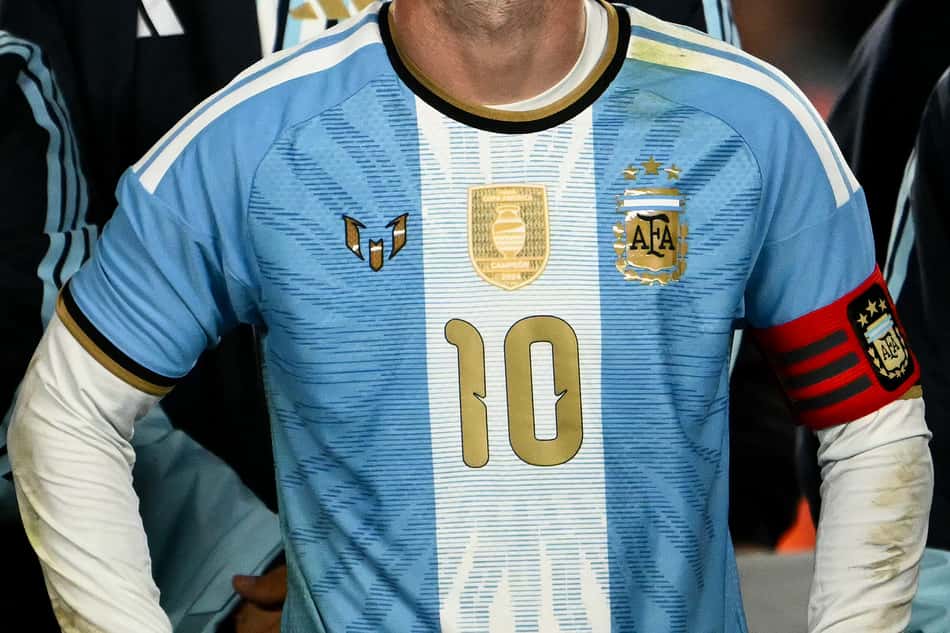 Camisa utilizada por Messi em despedida da Argentina