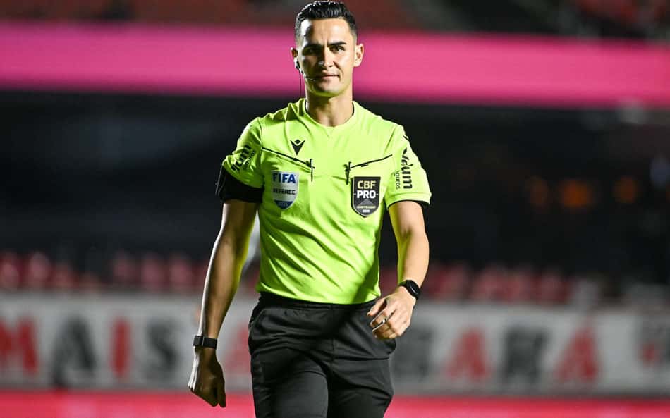 Matheus Delgado Candançan em ação durante São Paulo e Santos, pelo Campeonato Brasileiro