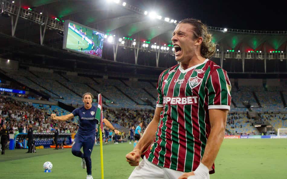 Zubeldía corre atrás de Canobbio para comemorar o gol do Fluminense (Foto: Marcelo Gonçalves/ Fluminense FC)