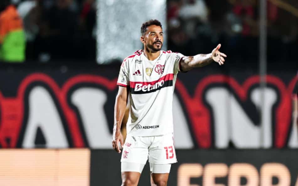 Danilo em campo contra o Vitória (Foto: Gilvan de Souza/Flamengo)