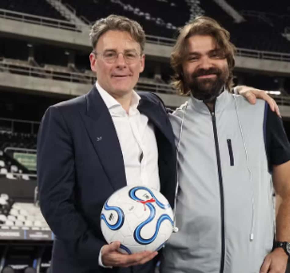 Gabriel De Alba ao lado de João Paulo Magalhães, presidente do Botafogo Associativo
