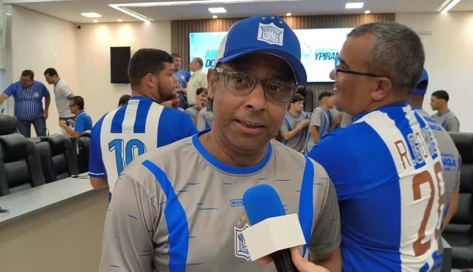 Carlos Alberto Dias durante entrevista