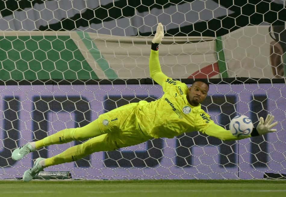 Carlos Miguel defendeu o pênalti que ajudou a levar o Palmeiras à final da Libertadores