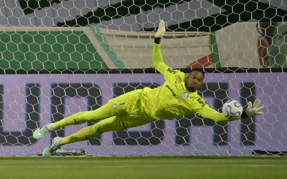 Carlos Miguel defendeu o pênalti que ajudou a levar o Palmeiras à final da Libertadores