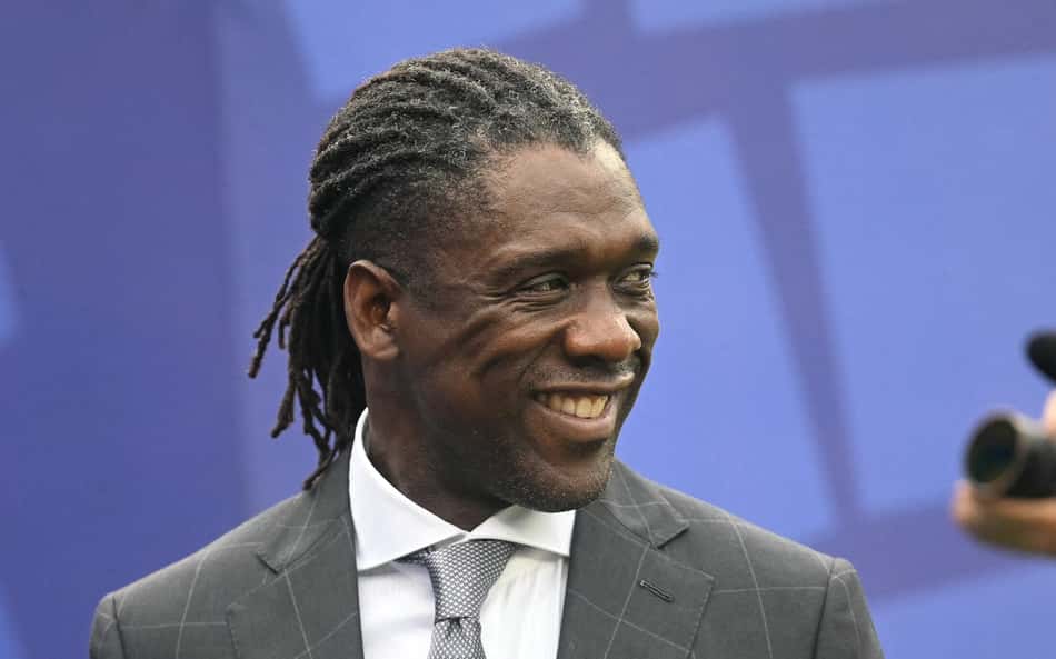 Clarence Seedorf sorrindo em imagem
