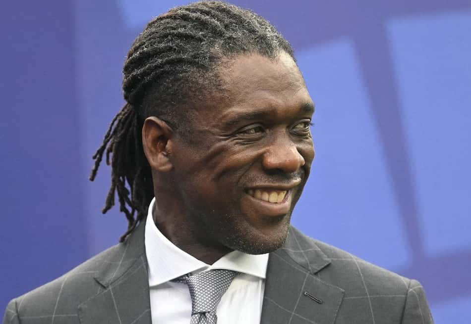 Clarence Seedorf sorrindo em imagem