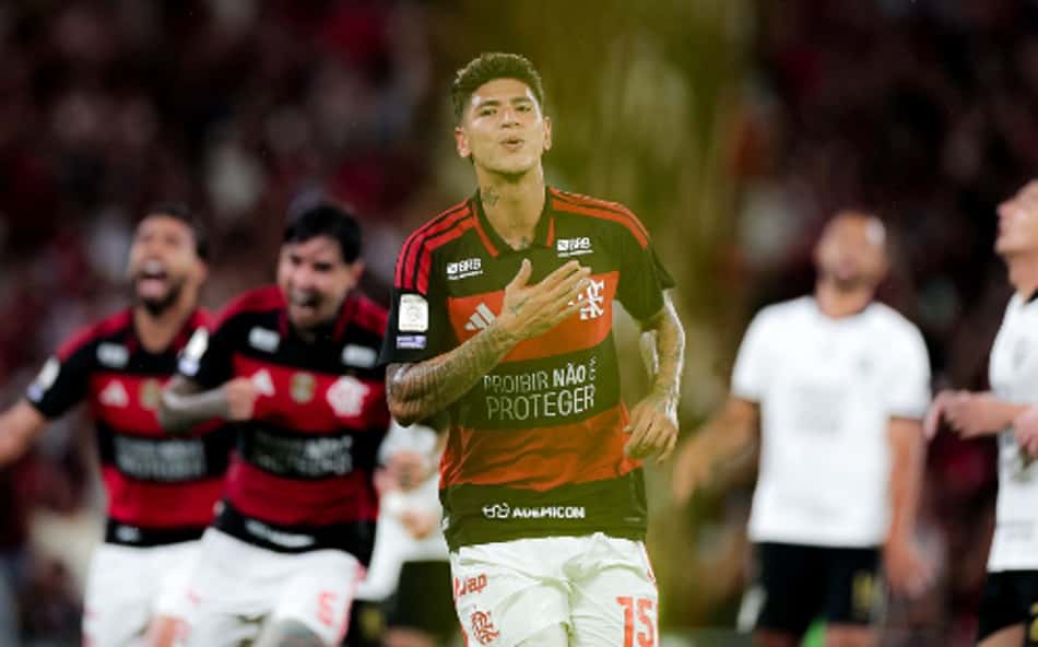 Carrascal comemora gol em partida de futebol, cercado por companheiros; torcida ao fundo.