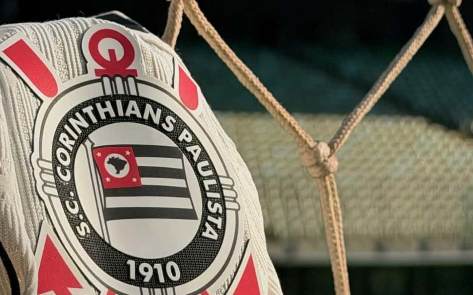 Camisa com o escudo do Corinthians