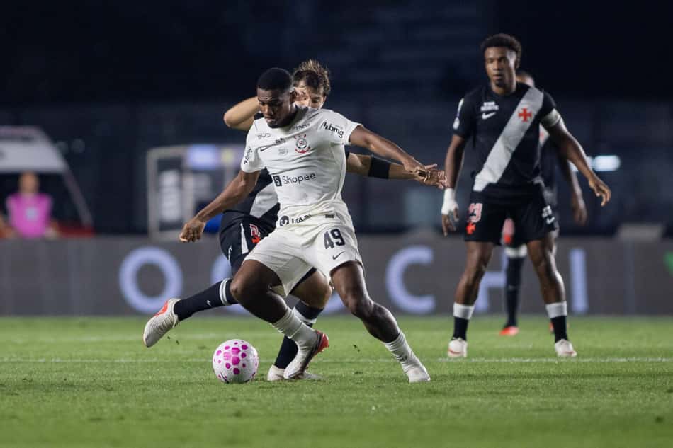 Corinthians sofreu uma dura derrota na última rodada para o Vasco (Foto: Thiago Vasconcelos Dos Santos/AGIF)