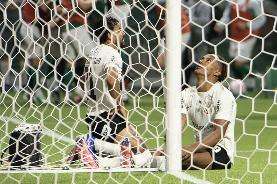 Corinthians sofreu uma goleada por 4 a 1 para o Palmeiras (Foto: Anderson Romao/AGIF/Folhapress)