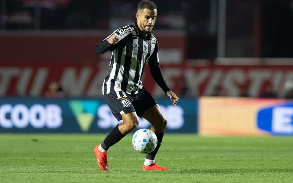 Coutinho em ação durante São Paulo e Santos, pelo Campeonato Brasileiro