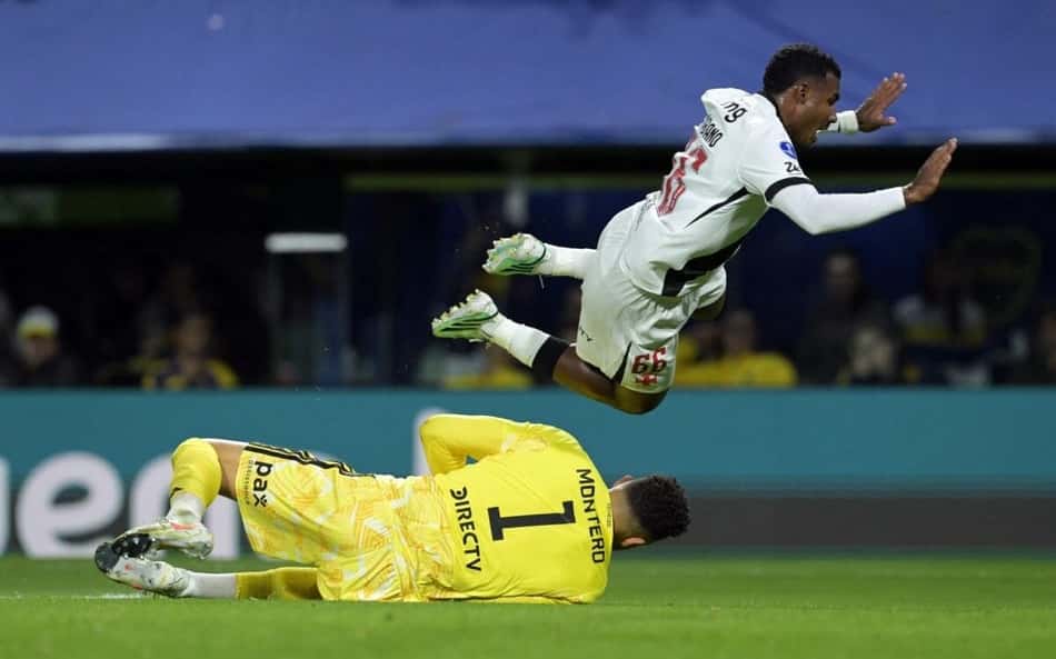 Gol perdido em Boca Juniors x Vasco repercute: 'Não pode'