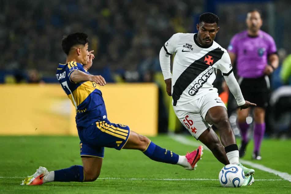 Cuiabano em ação pelo Vasco contra o Boca Juniors.