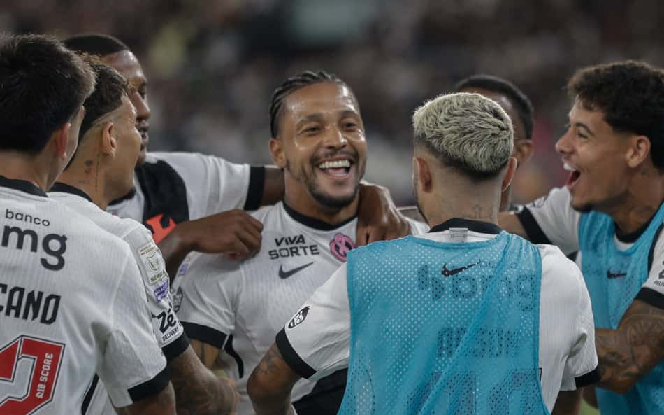 David e time do Vasco comemorando