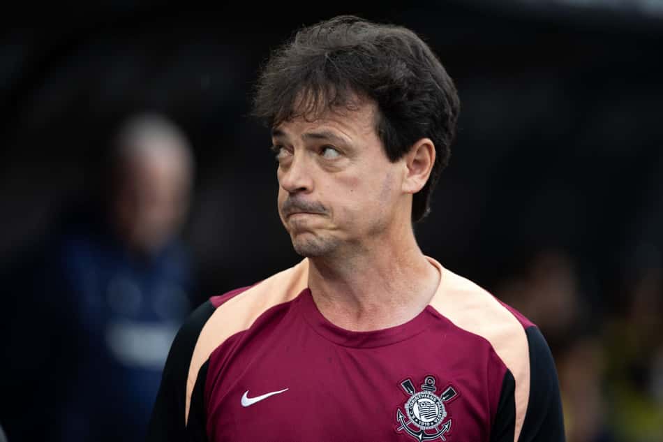Fernando Diniz fazendo careta